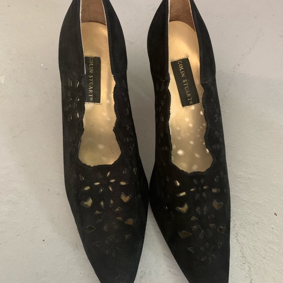 Black suede laser cut pumps - Picture 2 of 4